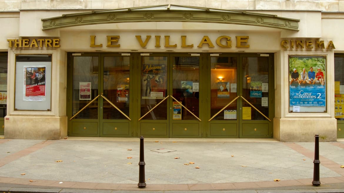 Façade du cinéma Le Village à Neuilly-sur-Seine