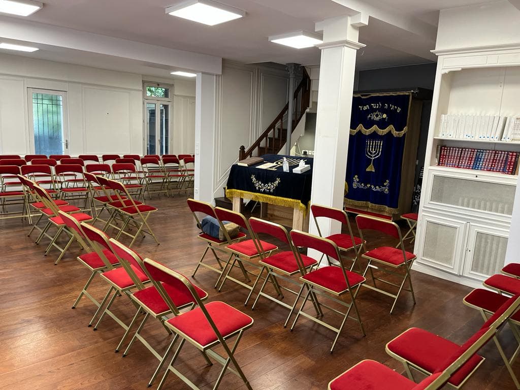 Salle de l’espace Vital Bouhot préparée pour un office